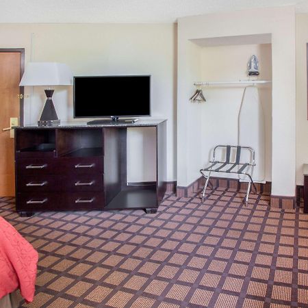 Super 8 By Wyndham Chicago Il Hotell Exteriör bild