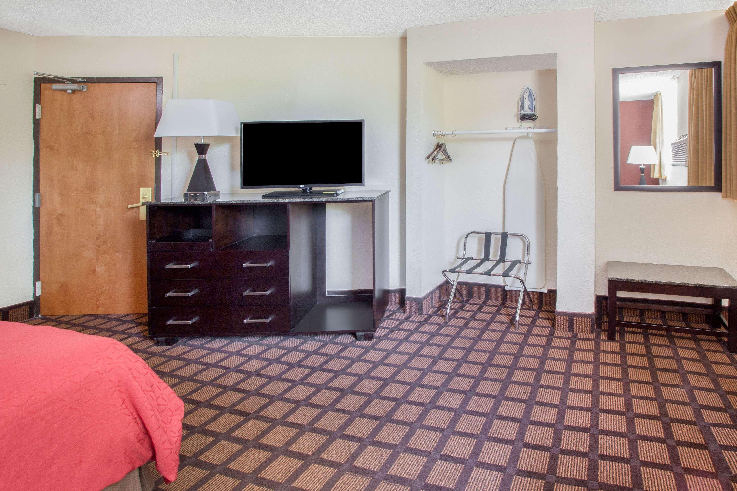 Super 8 By Wyndham Chicago Il Hotell Exteriör bild